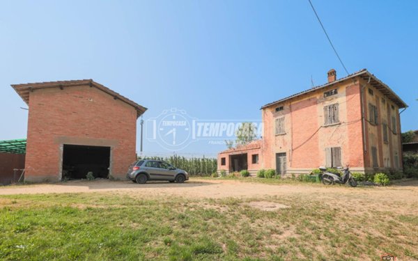 casale in vendita a Valsamoggia in zona Crespellano