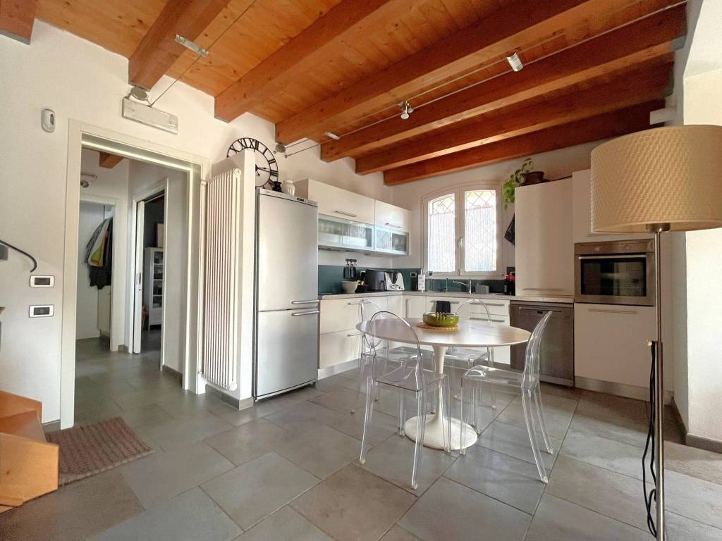 casa indipendente in vendita a Valsamoggia in zona Crespellano