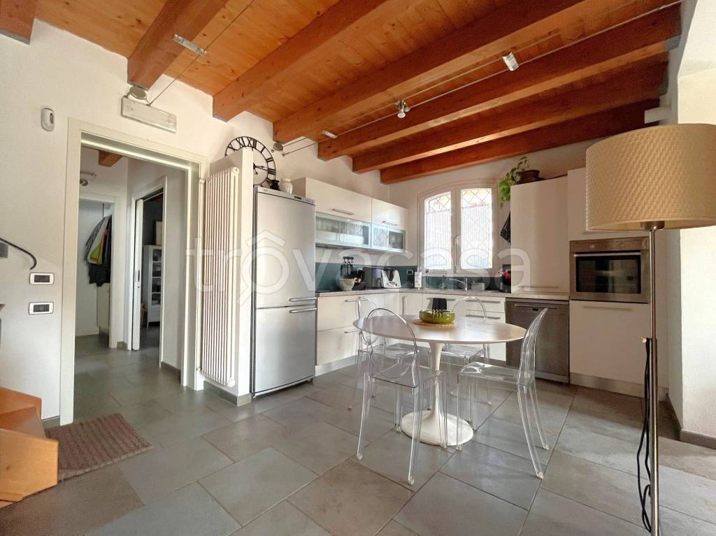 casa indipendente in vendita a Valsamoggia in zona Crespellano