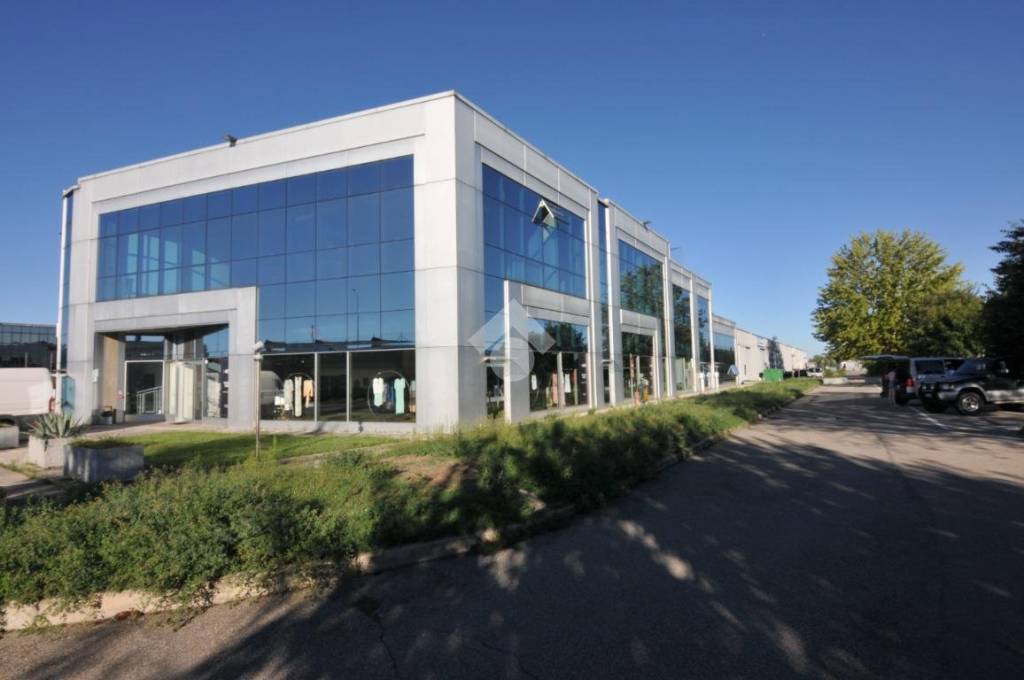 negozio in vendita a Valsamoggia