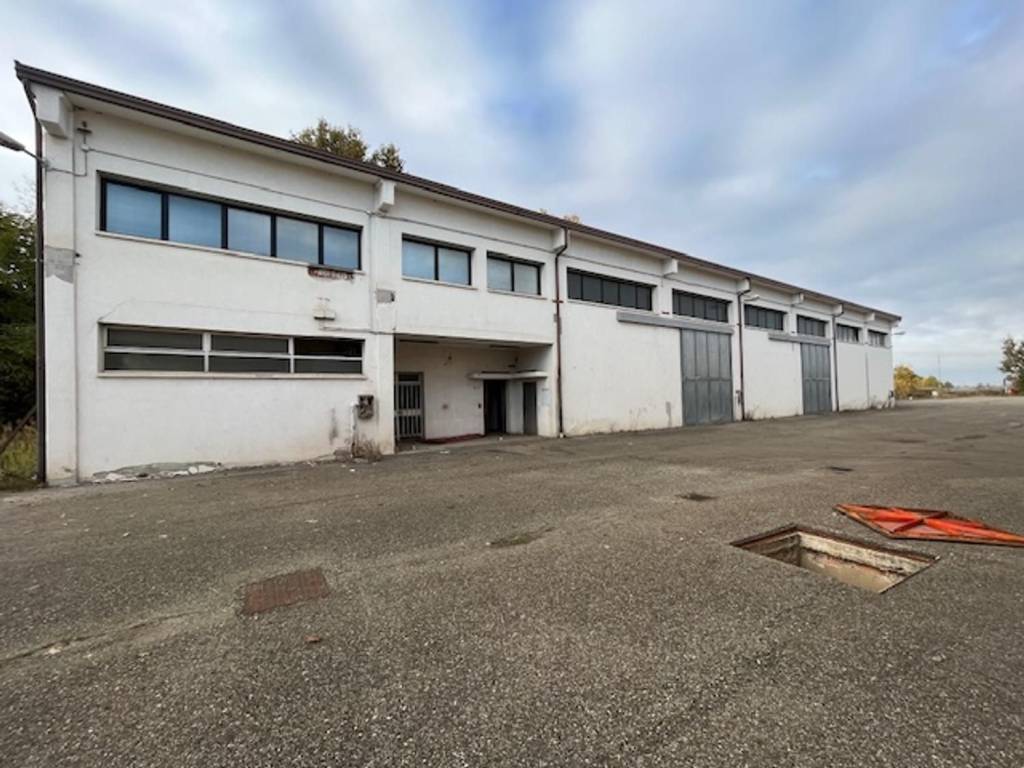 locale commerciale in vendita a Valsamoggia in zona Crespellano
