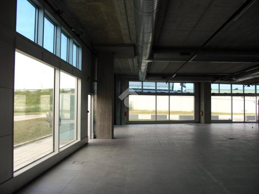 locale commerciale in vendita a Valsamoggia