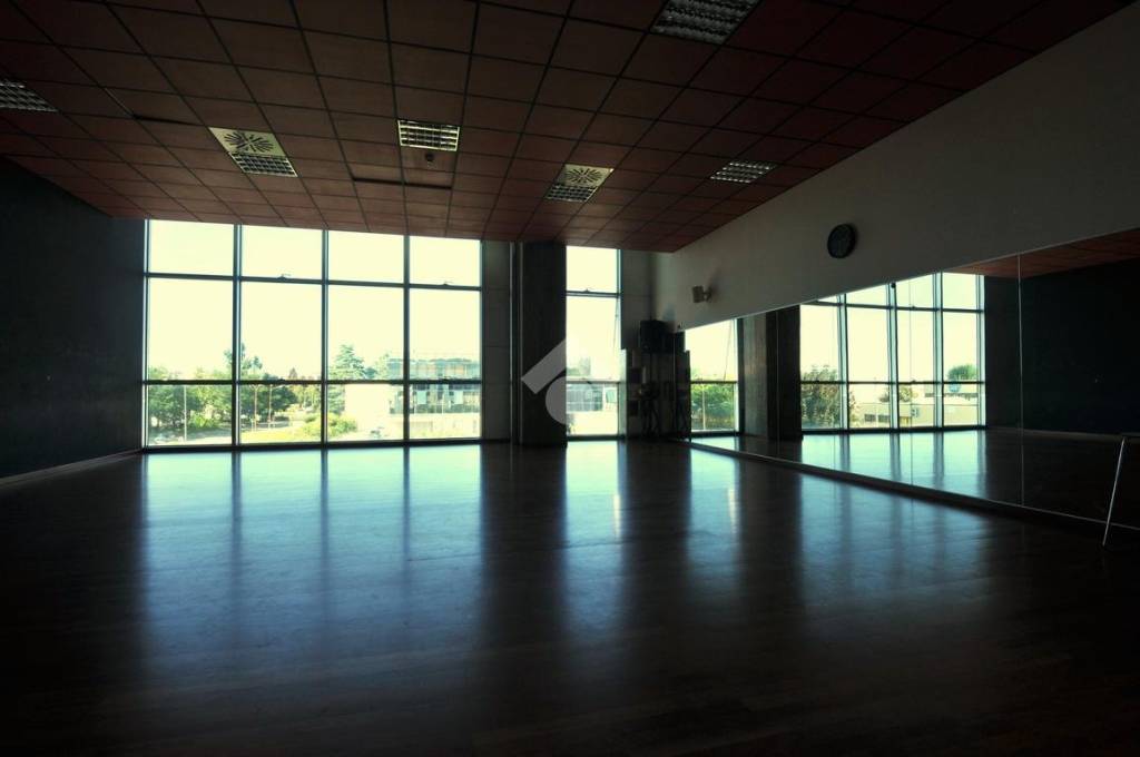 locale commerciale in vendita a Valsamoggia