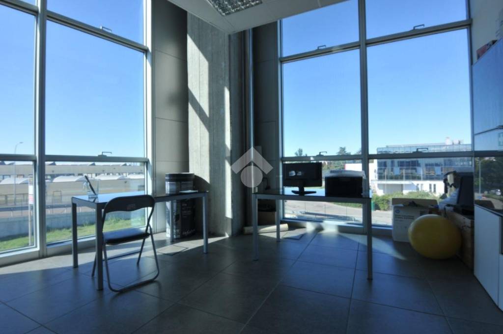 negozio in vendita a Valsamoggia