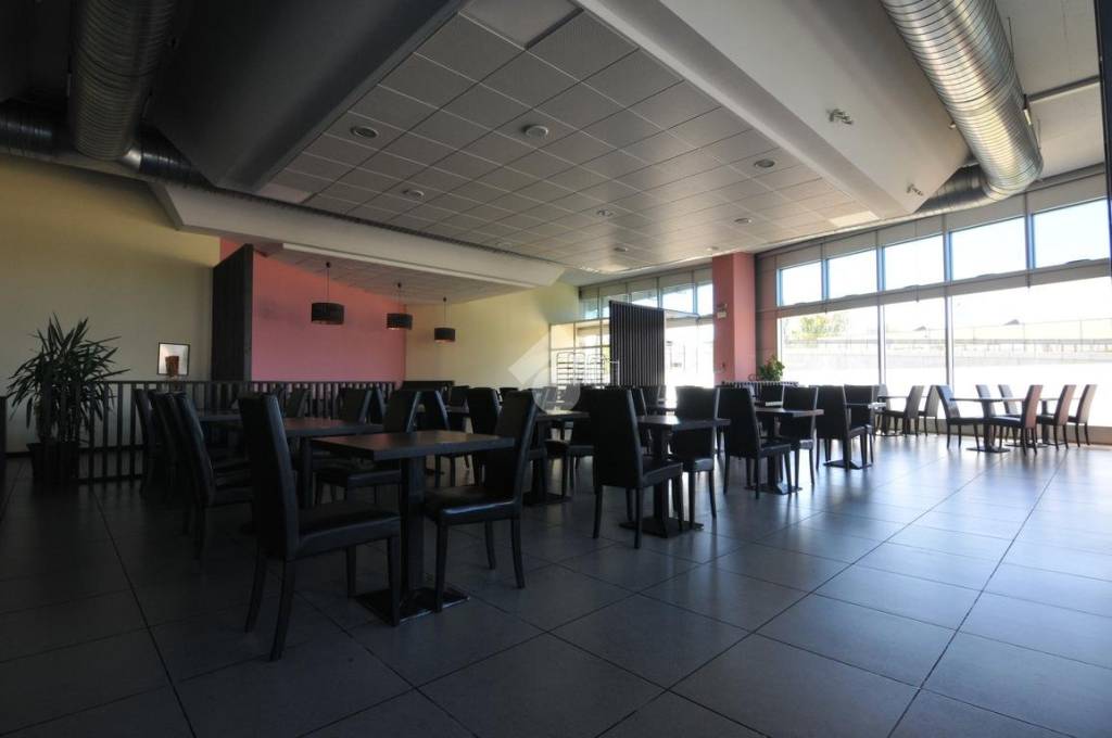 negozio in vendita a Valsamoggia