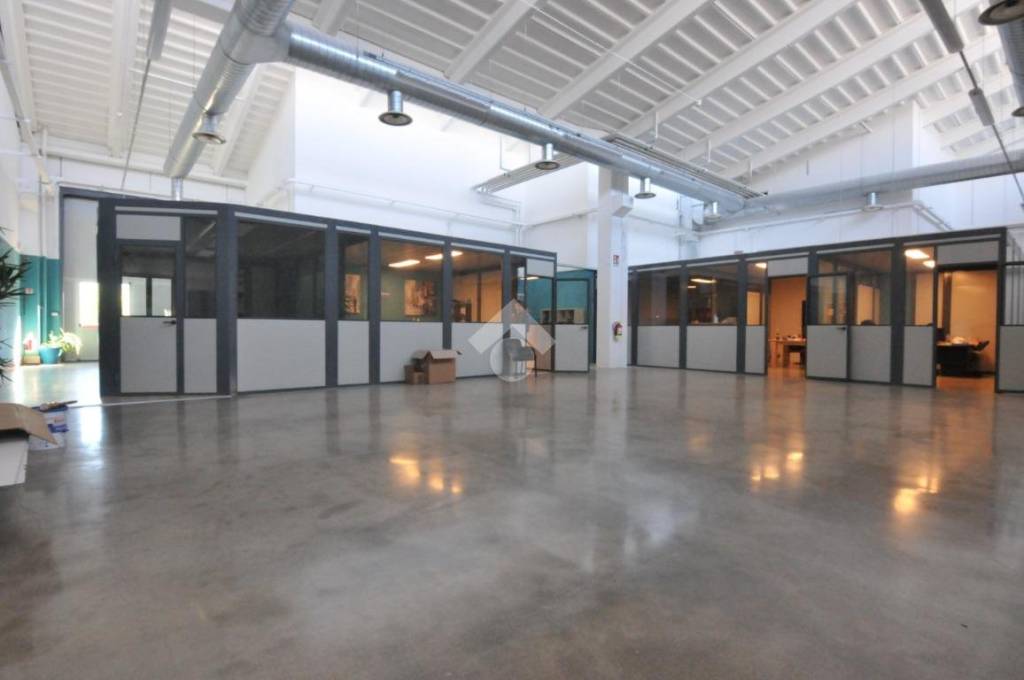 locale commerciale in vendita a Valsamoggia