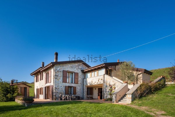 casa indipendente in vendita a Valsamoggia in zona Savigno