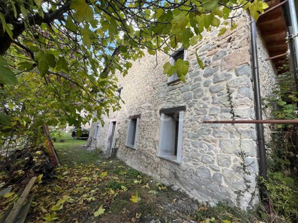 casa indipendente in vendita a Valsamoggia in zona Savigno