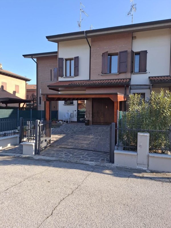 casa indipendente in vendita a Valsamoggia in zona Bazzano
