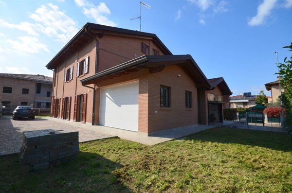 casa indipendente in vendita a Valsamoggia in zona Crespellano