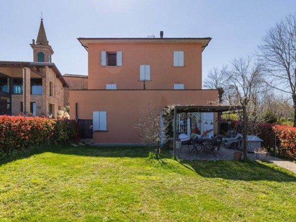 intera palazzina in vendita a Valsamoggia in zona Montebudello