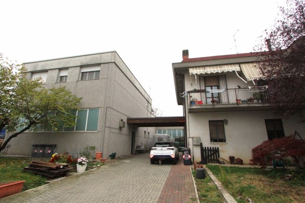 capannone in vendita a Valsamoggia in zona Bazzano