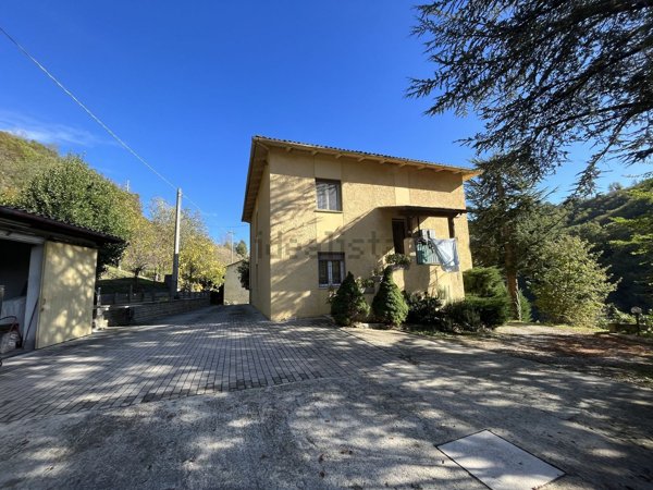 casa indipendente in vendita a Valsamoggia in zona Savigno