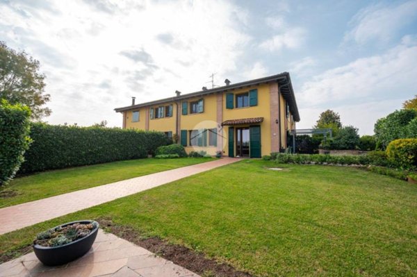casa semindipendente in vendita a Valsamoggia in zona Crespellano
