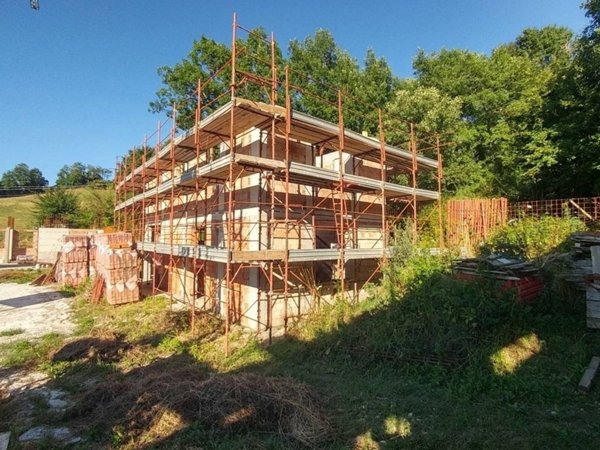 casa indipendente in vendita a Valsamoggia in zona Savigno