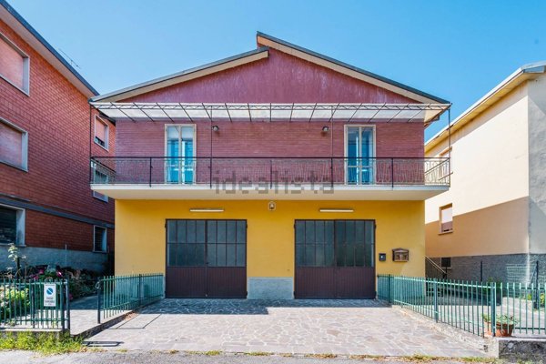 casa indipendente in vendita a Valsamoggia in zona Savigno