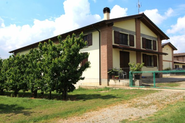 casa indipendente in vendita a Valsamoggia in zona Crespellano