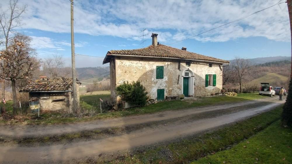 casa indipendente in vendita a Valsamoggia in zona Savigno