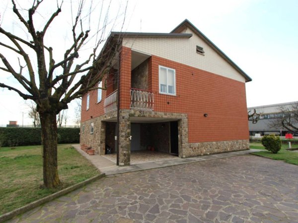 casa indipendente in vendita a Valsamoggia in zona Crespellano