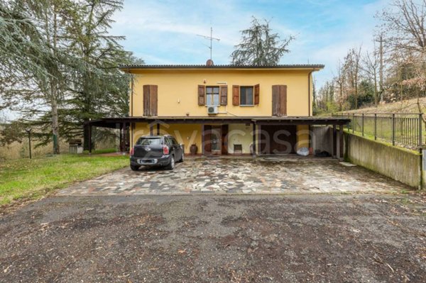 casa indipendente in vendita a Valsamoggia in zona Crespellano