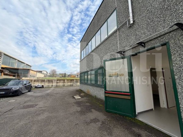 locale commerciale in vendita a Valsamoggia in zona Calcara