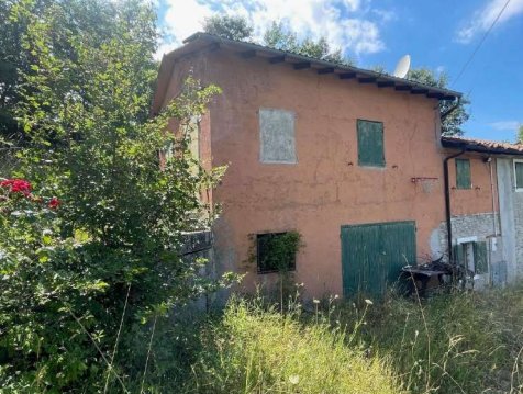 casa indipendente in vendita a Valsamoggia in zona Savigno