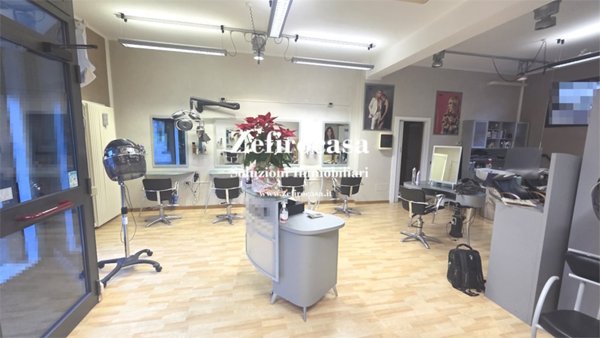 locale commerciale in vendita a Valsamoggia in zona Crespellano