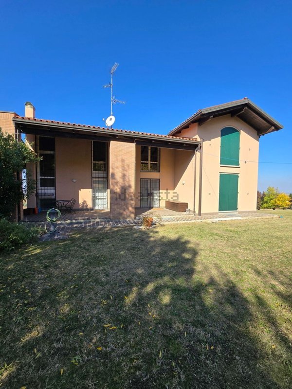 casa indipendente in vendita a Valsamoggia in zona Montebudello
