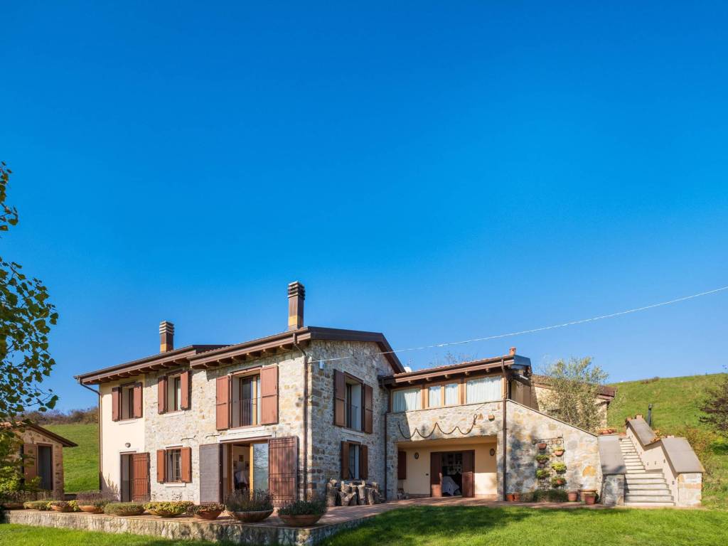 casa indipendente in vendita a Valsamoggia in zona Vedegheto