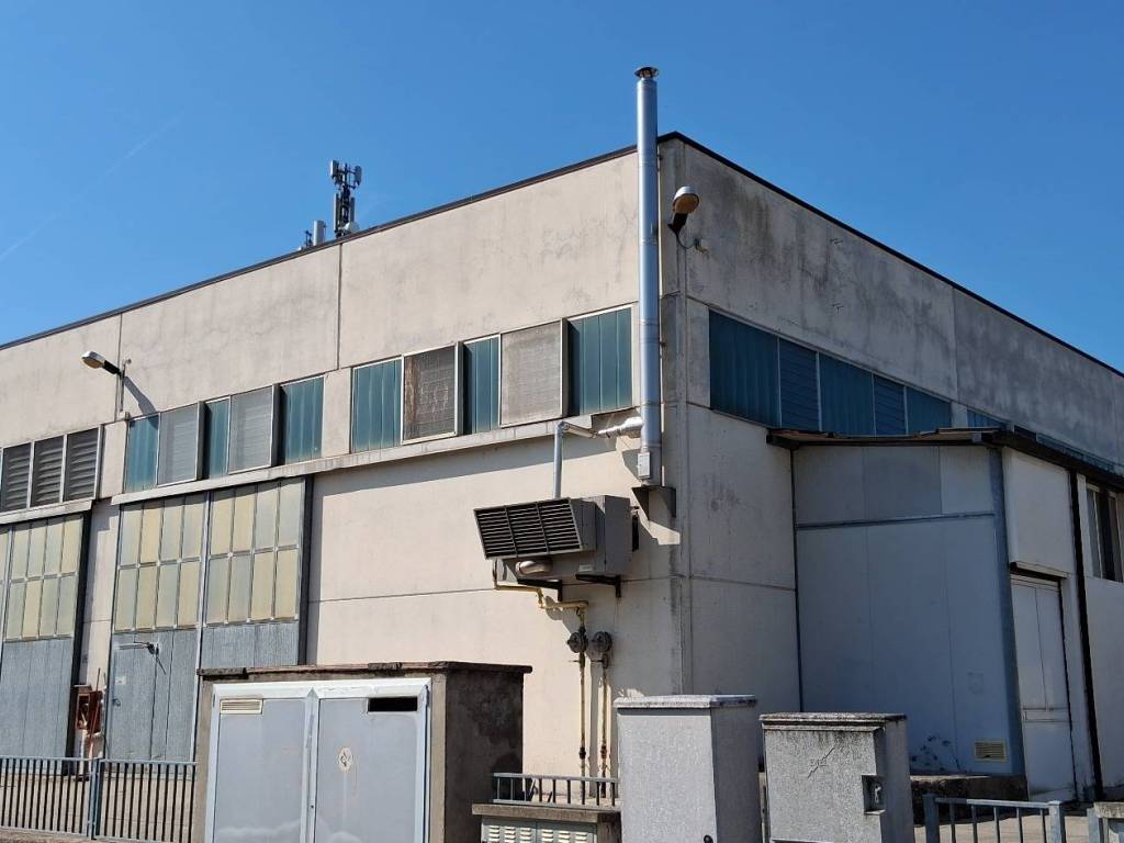 locale commerciale in vendita a Valsamoggia in zona Castelletto