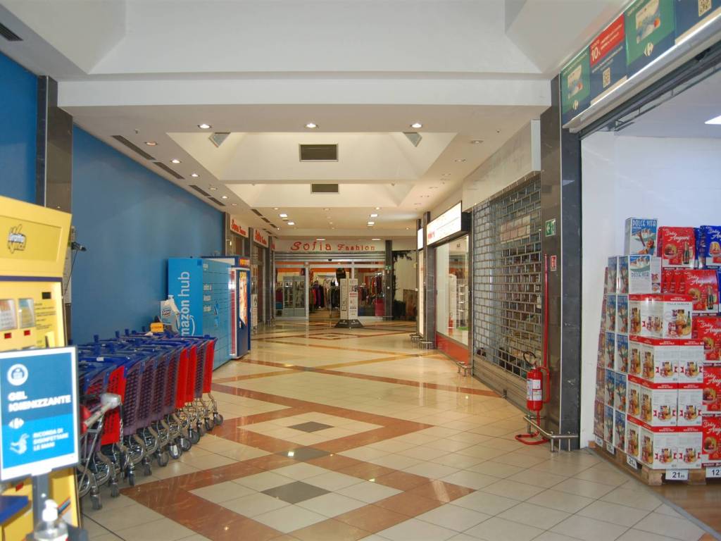 negozio in vendita a Valsamoggia in zona Bazzano