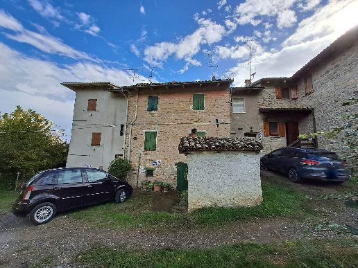 casa indipendente in vendita a Valsamoggia in zona Savigno