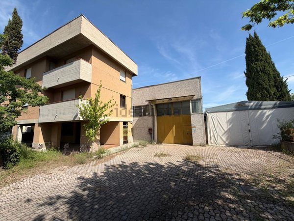 capannone in vendita a Valsamoggia in zona Monteveglio