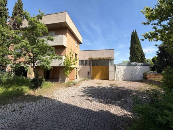 locale commerciale in vendita a Valsamoggia in zona Monteveglio