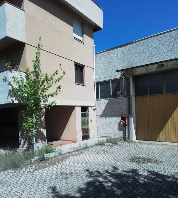negozio in vendita a Valsamoggia in zona Bazzano
