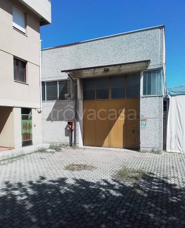 locale commerciale in vendita a Valsamoggia in zona Bazzano