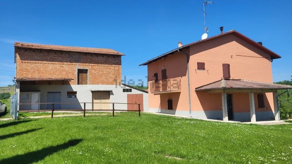casale in vendita a Valsamoggia in zona Castello di Serravalle
