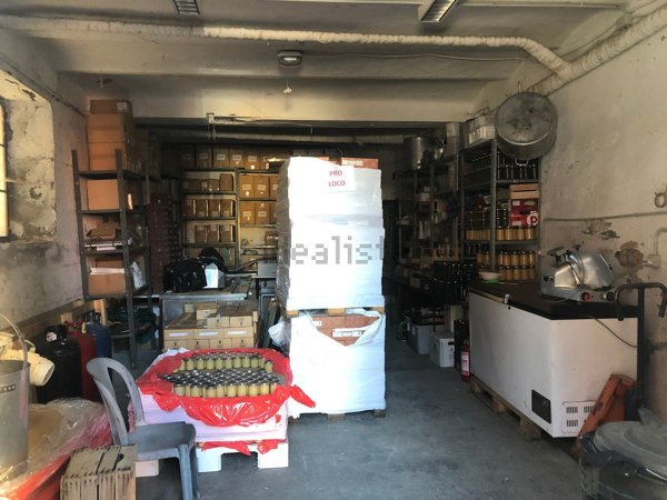 locale di sgombero in vendita a Valsamoggia in zona Savigno