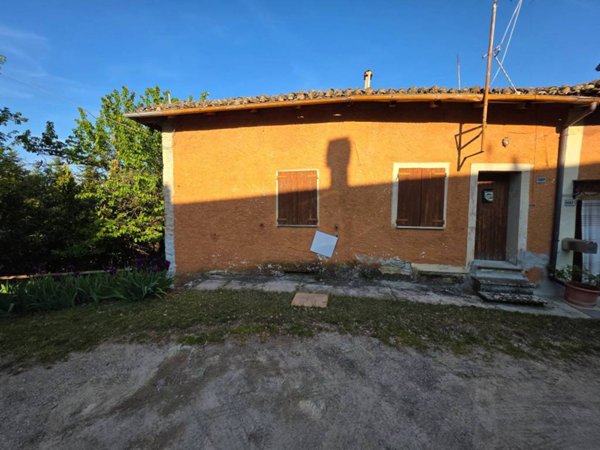 casa indipendente in vendita a Valsamoggia in zona Savigno