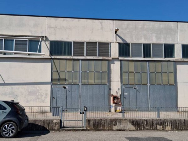 locale commerciale in vendita a Valsamoggia in zona Castelletto