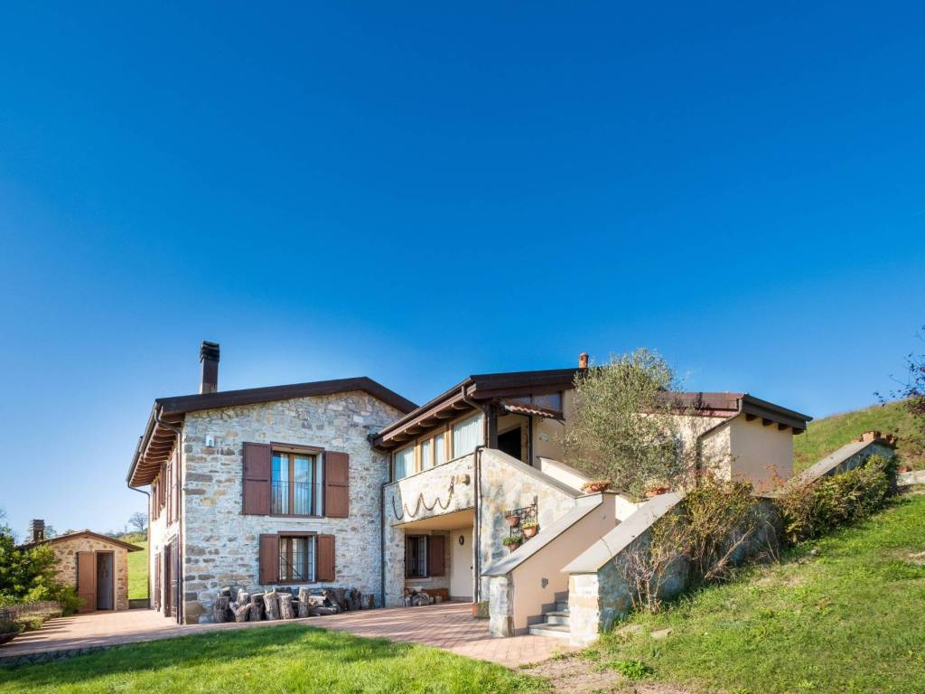 casa indipendente in vendita a Valsamoggia in zona Vedegheto