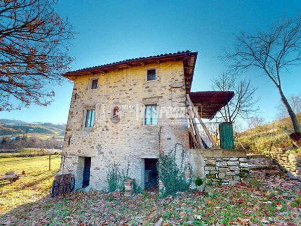 casa indipendente in vendita a Valsamoggia in zona Savigno