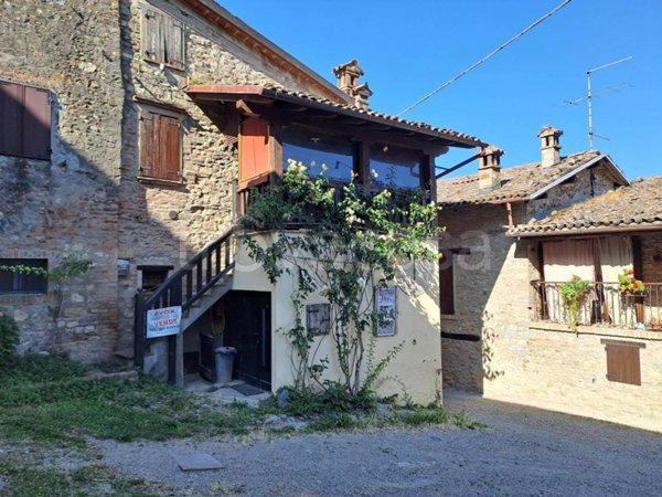 casa indipendente in vendita a Valsamoggia in zona Castello di Serravalle