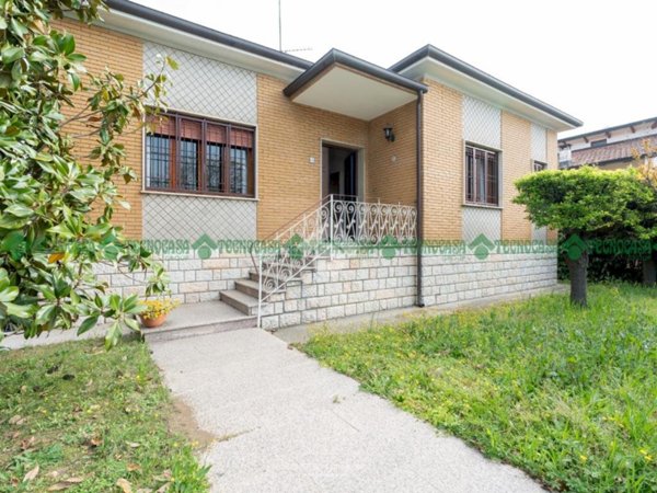 casa indipendente in vendita a Valsamoggia in zona Bazzano