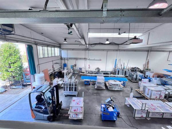 locale commerciale in vendita a Valsamoggia in zona Monteveglio