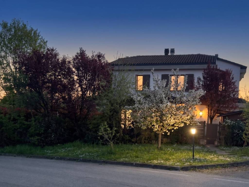 casa indipendente in vendita a Valsamoggia in zona Bazzano