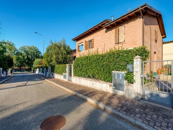 casa indipendente in vendita a Valsamoggia in zona Crespellano