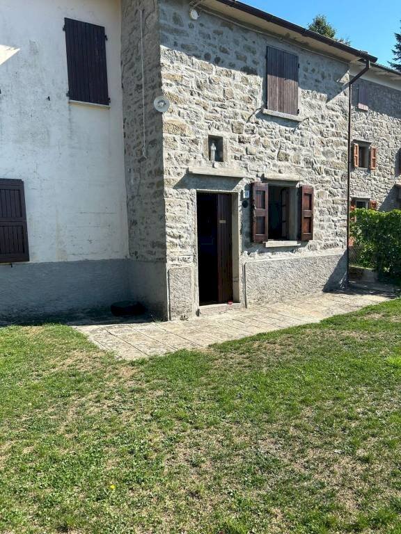 casa semindipendente in vendita ad Alto Reno Terme in zona Granaglione