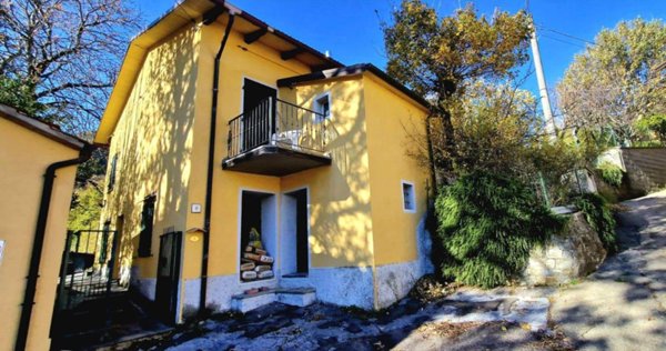 casa indipendente in vendita ad Alto Reno Terme in zona Ponte della Venturina