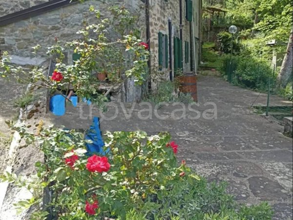 casa indipendente in vendita ad Alto Reno Terme in zona Castelluccio